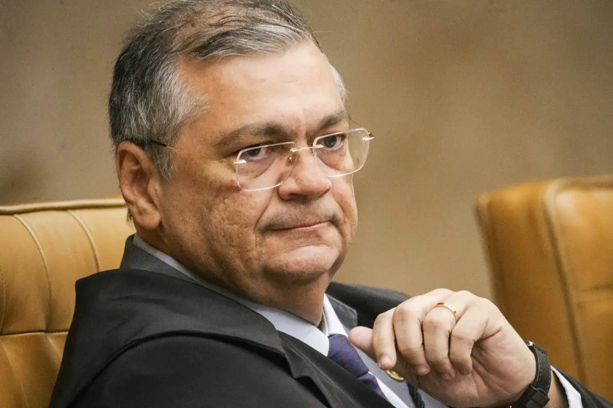 Dino intima 21 presidentes de partidos após Valdemar admitir indicação de emendas