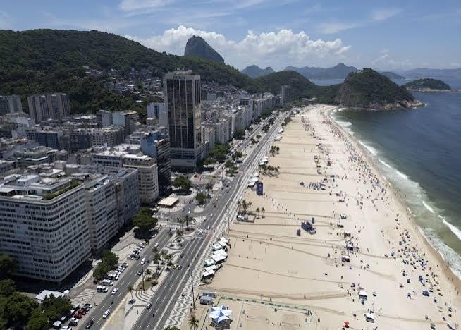 Disputa entre facções rompe trégua e espalha violência pelas praias de Copacabana e do Leme