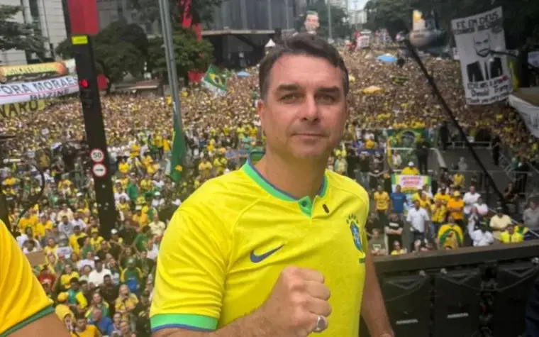 Flávio Bolsonaro mantém crescimento e aparece como rival mais competitivo de Lula, diz Datafolha