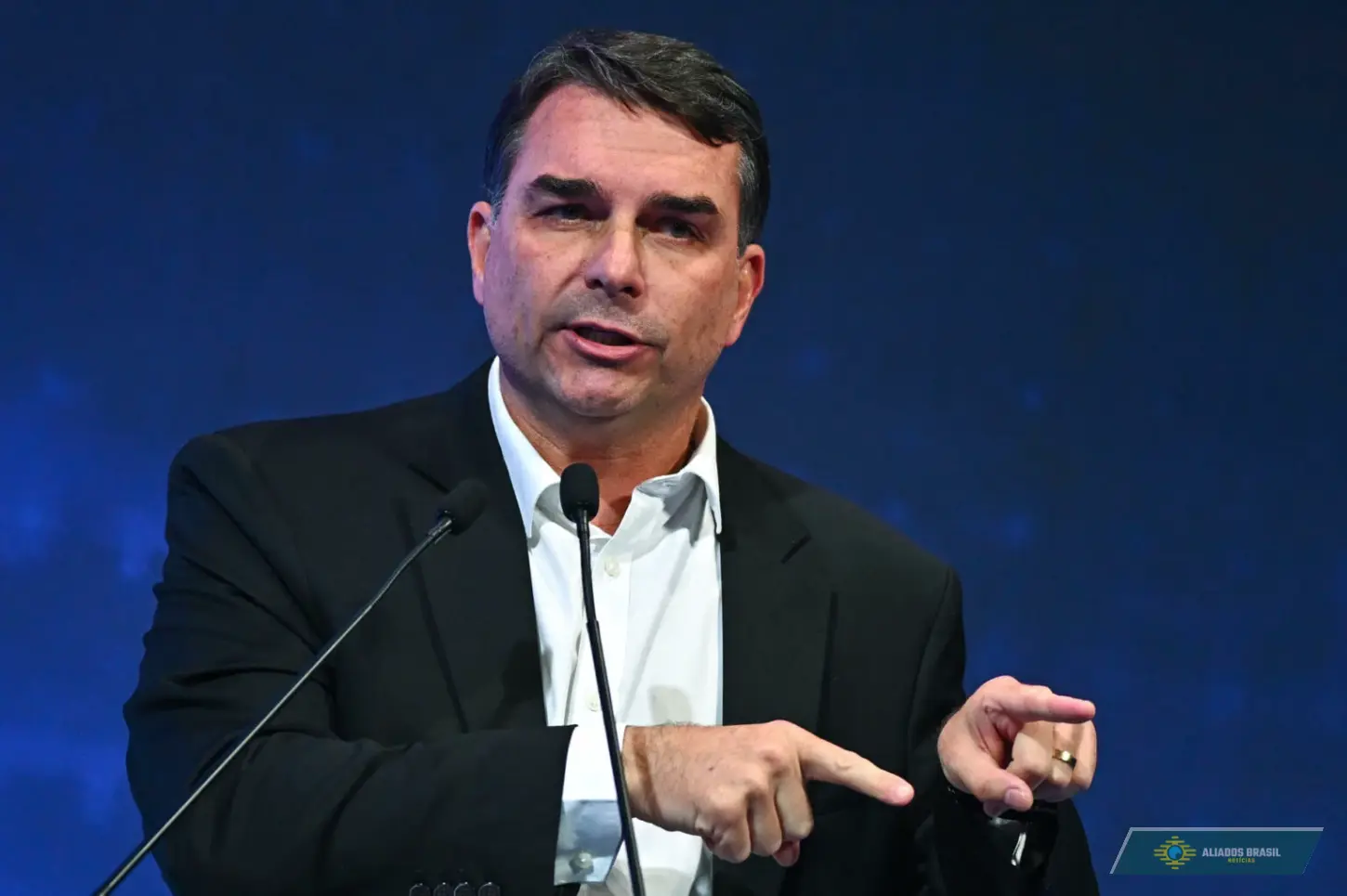 Flávio Bolsonaro rejeita segurança da PF e diz temer “infiltrados” em sua campanha