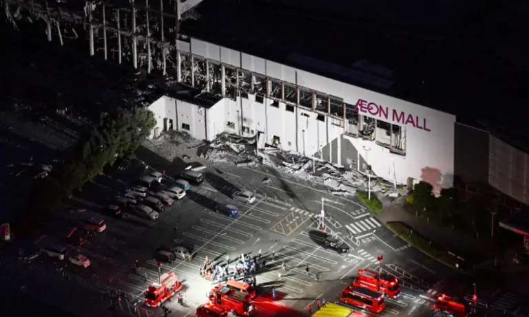 Forte terremoto no Japão causa desabamento em shopping e mobiliza equipes de resgate