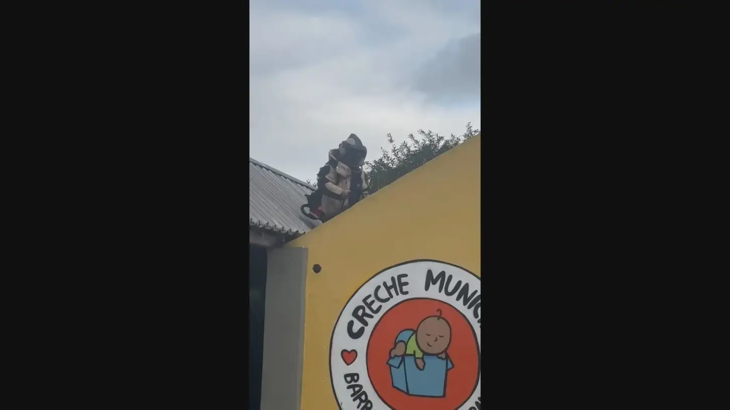 Granada é encontrada no telhado de creche na Zona Norte do Rio