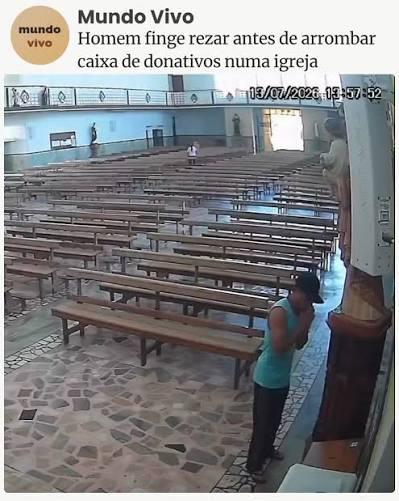Homem se ajoelha e finge rezar para furtar caixa de doações de igreja em MG