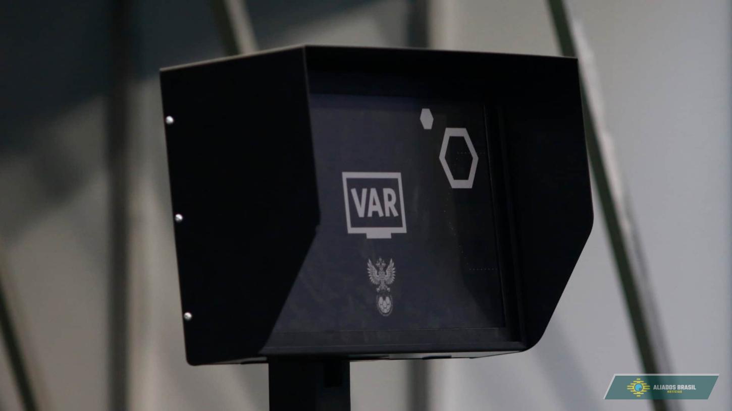 Impedimento semiautomático estreia no Brasileirão neste sábado (25). Entenda como funciona