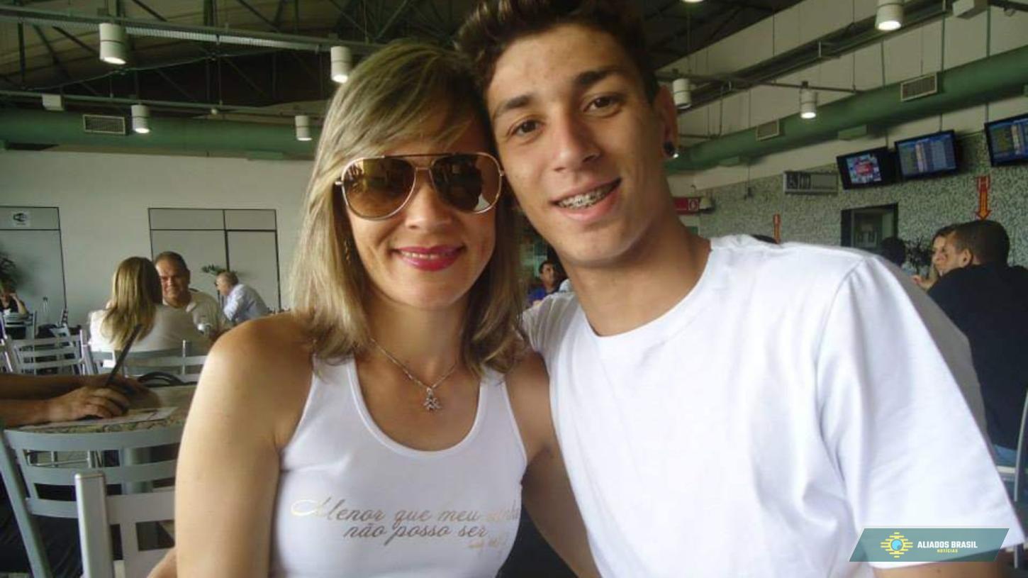 'Irradiava alegria, depois ficou isolado e agressivo', diz mãe que busca responsabilizar bets por morte do filho