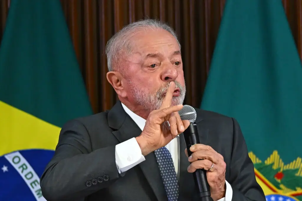 Lula: Trump vai praticar pirataria se EUA tomarem Ormuz
