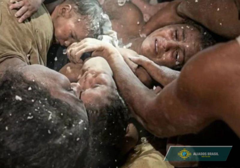 Mãe amamenta e mantém filhos vivos por 11 dias nos escombros do terremoto na Venezuela; vídeo