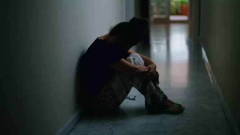 Mãe que facilitava estupro de filhas em troca de presentes é condenada a 117 anos de prisão em SC 
