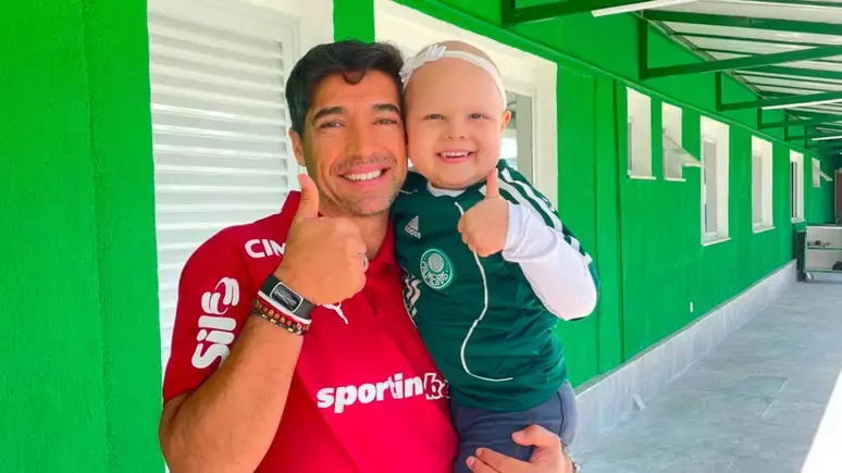 Menina de 5 anos supera câncer e realiza sonho de conhecer Abel Ferreira: 'Viver esse momento foi celebrar a vida', diz mãe  