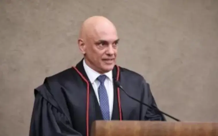Moraes exige nova manifestação da PGR após polícia descartar crime de Bolsonaro no caso da arma apreendida