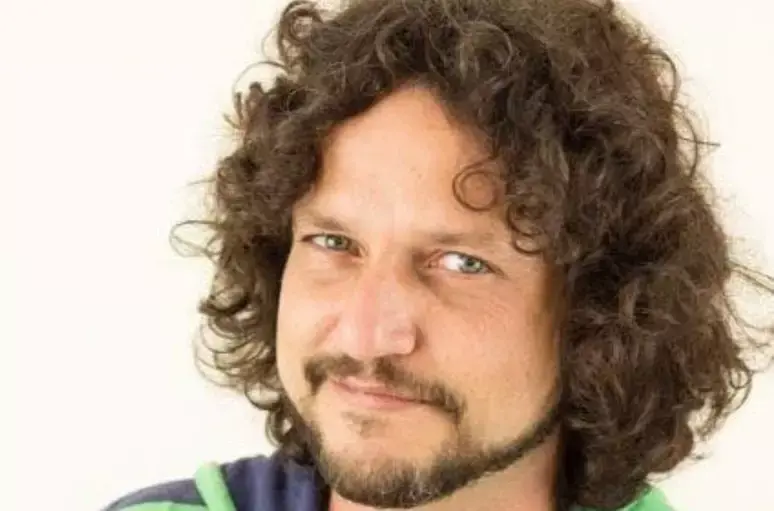 Morre Edward Boggiss, ator de ‘Malhação’ e ‘Sandy e Junior’, aos 49 anos  