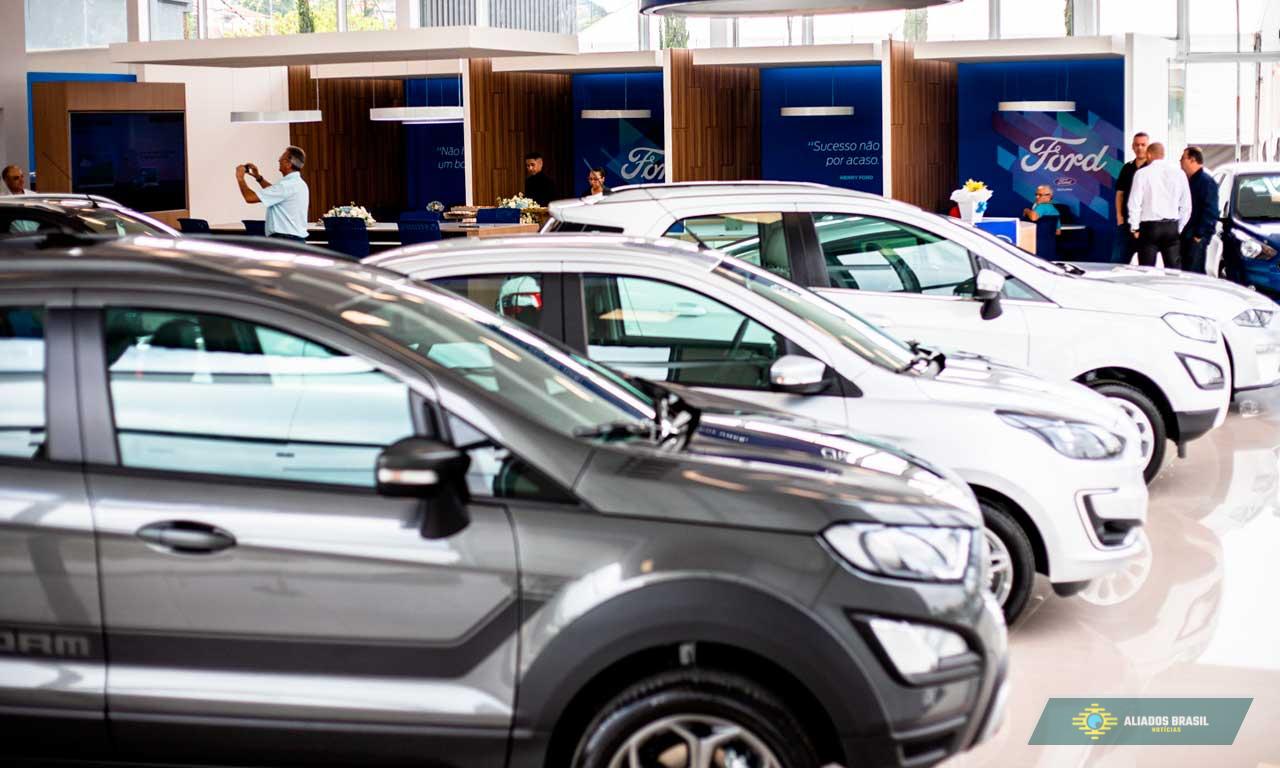Motoristas de aplicativo e taxistas poderão financiar veículos seminovos de até R$ 150 mil