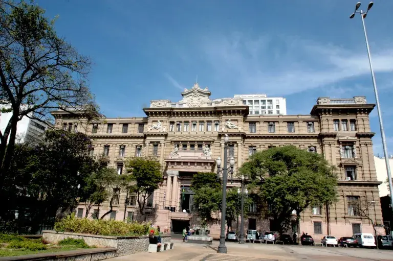 Mulher é condenada a indenizar ex por mentir que ele era pai do seu filho em SP