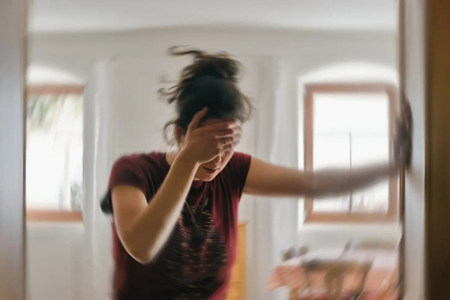 Você sabe a diferença entre enxaqueca com aura e sem aura? Veja os sintomas