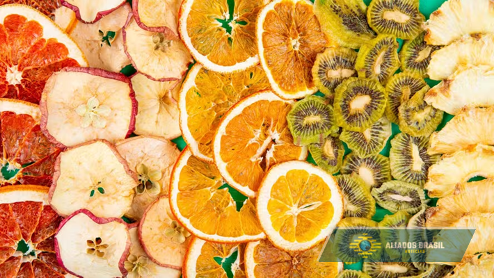 O snack fitness que virou febre: será que a fruta liofilizada mantém os mesmos nutrientes?