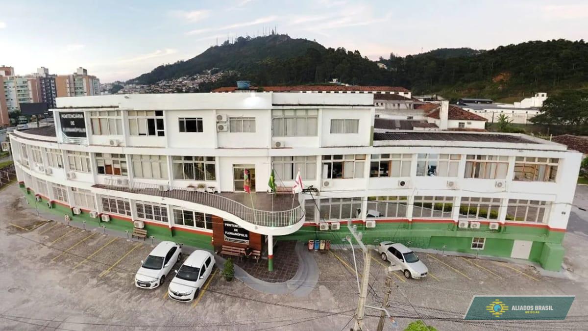 Presídio de segurança máxima usa ave como vigilante há 16 anos e estratégia surpreende