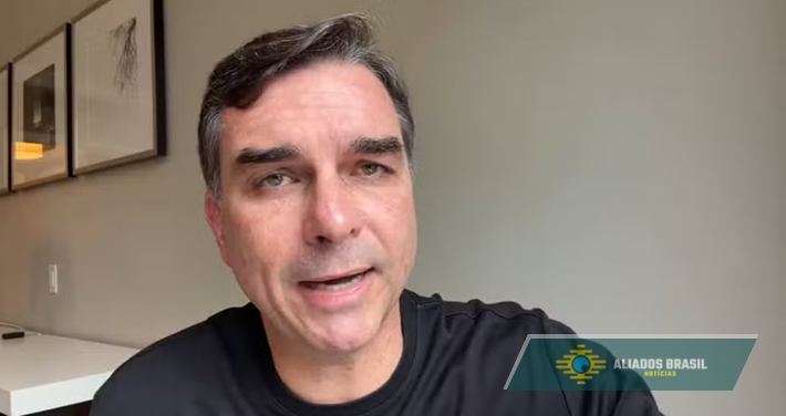PT pede a Moraes prisão em regime fechado para Bolsonaro após carta lida por Flávio