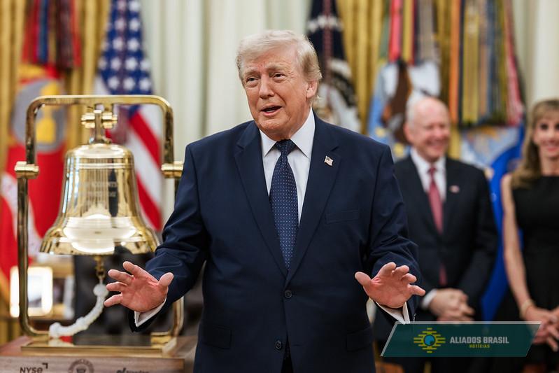 Trump anuncia que EUA serão “guardiões” do Estreito de Ormuz e vão cobrar 20% sobre cargas