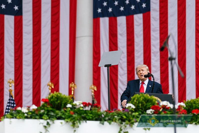 Trump perdoa 11 pessoas que diz terem sido “perseguidas” por Biden