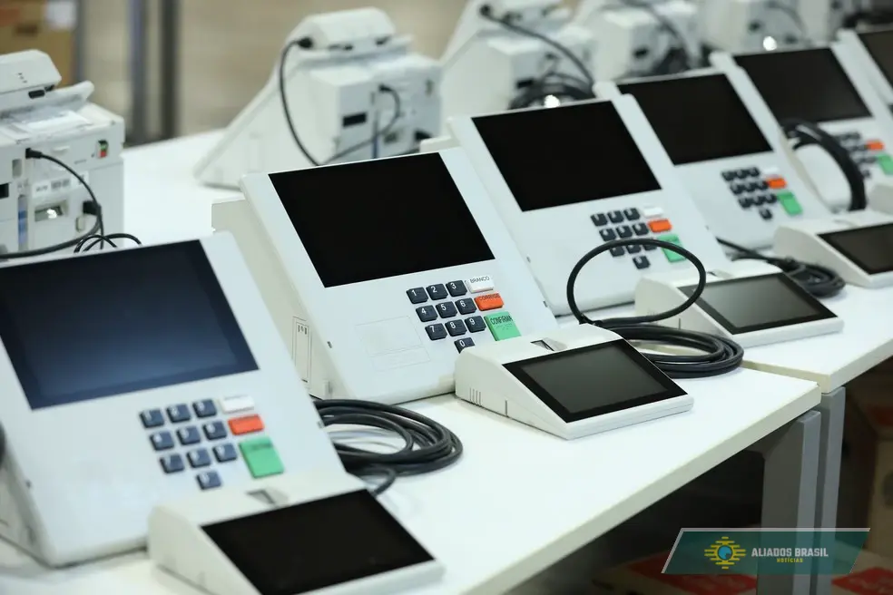 TSE firma acordo com big techs para combater desinformação e conteúdos gerados por IA nas eleições 