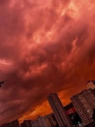 Veja: Céu da Venezuela fica totalmente vermelho durante pôr do sol