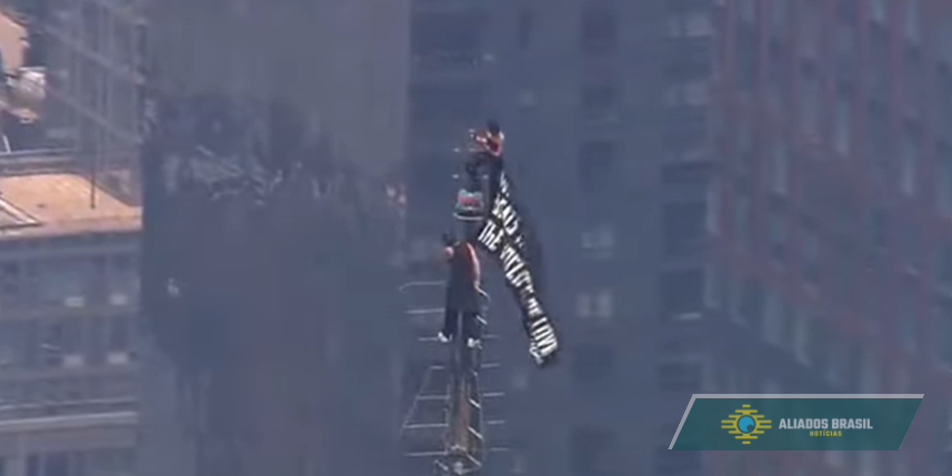 VÍDEO: Escaladores russos invadem o Empire State para pedido de casamento e terminam presos