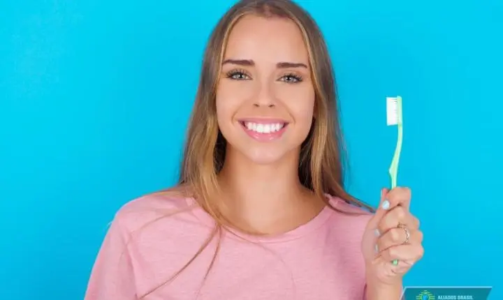 5 sinais de que está na hora de trocar a escova de dentes