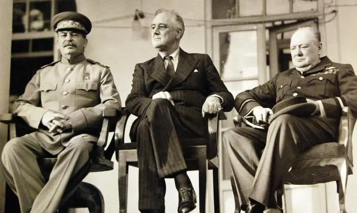 A Aliança Improvável: O que a Segunda Guerra Mundial pode ensinar sobre a fragmentação da direita brasileira
