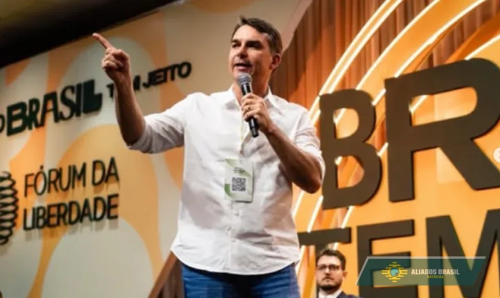 A reação de Flávio Bolsonaro após briga de Jair Renan e Nikolas