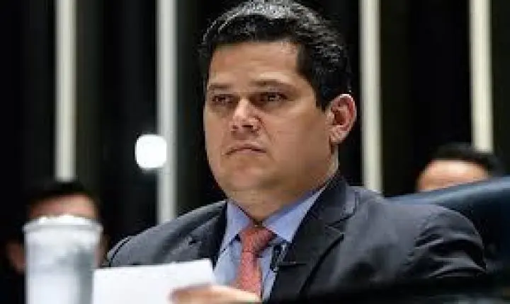 Alcolumbre discutirá fim da escala 6×1 com representantes da indústria e comércio