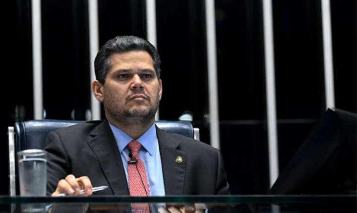 Alcolumbre diz que PEC do fim da 6×1 passará por comissões: “Senado não é carimbador”
