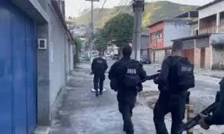 Área de lazer do TCP na Serrinha escondida por porta de ferro reforçada é encontrada pela polícia