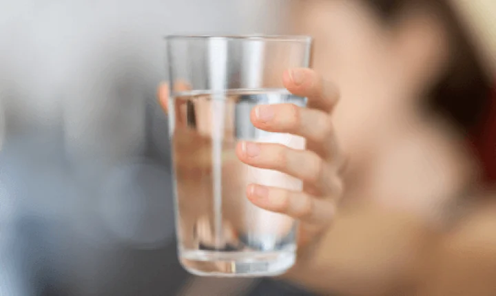 Beber água neste horário pode influenciar seu metabolismo mais do que muita gente imagina