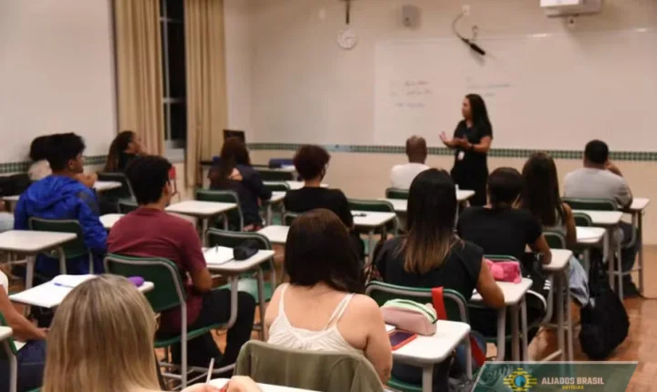 Brasil tem 37,3% da população acima de 15 anos sem concluir a educação básica, mostra estudo