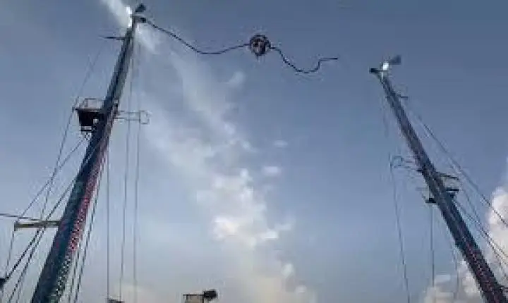 Cabo de brinquedo em parque se solta com dois menores dentro de cabine