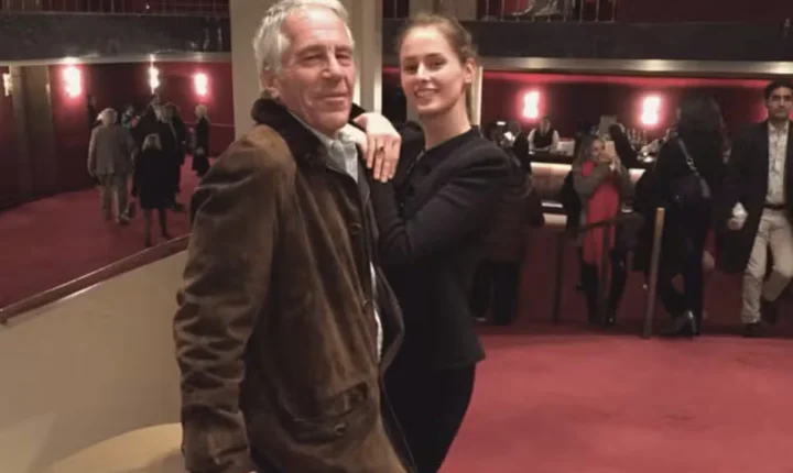 Conheça a mulher que está perto de herdar US$ 100 milhões de Jeffrey Epstein, financista e criminoso sexual