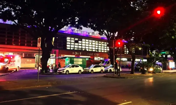 Criança pega arma e morre com tiro na cabeça em MG