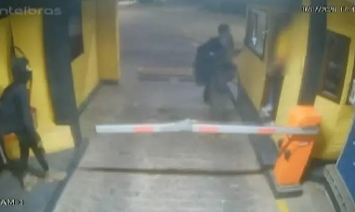 Criminosos armados invadem condomínio em Rio das Pedras e rendem funcionários da portaria; vídeo