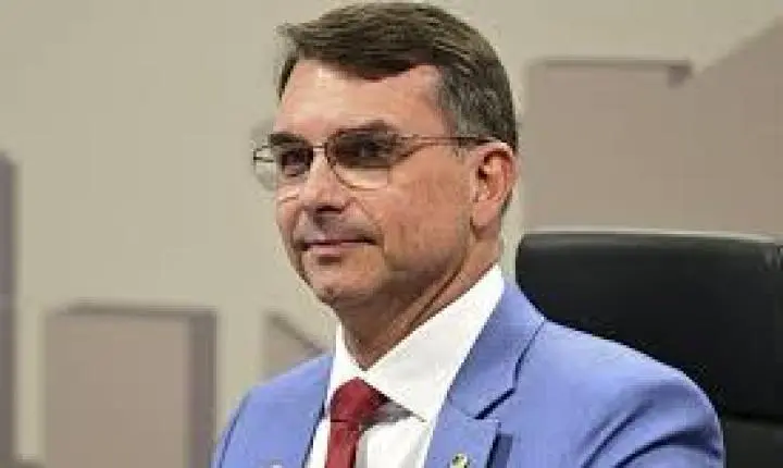 Datafolha: 88% dos eleitores de Flávio defendem candidatura após caso ‘Dark Horse’