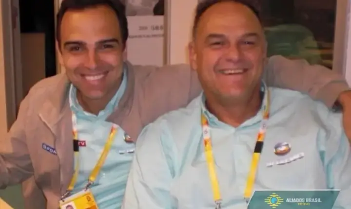 De luto, Tadeu Schmidt resolve apresentar o BBB e cita Oscar