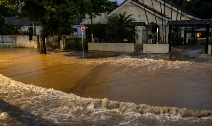 Defesa Civil alerta para risco de tornados no Rio Grande do Sul