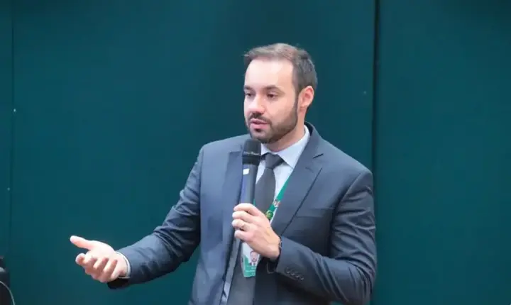 Diretor da Câmara faz R$ 23 mil de hora extra indo todo fim de semana