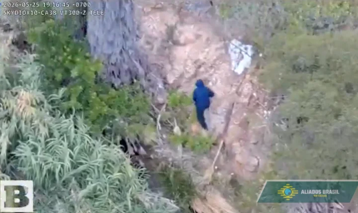 Drone flagra homem fugindo após início de incêndio na Califórnia; vídeo viraliza nas redes