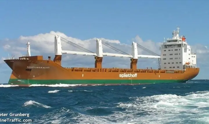 Embarcação afunda a caminho de Noronha e seis tripulantes são resgatados por navio holandês
