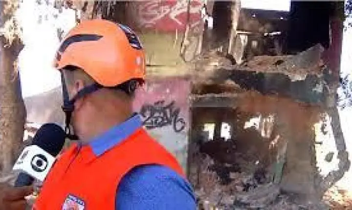 VÍDEO: Estrutura de imóvel desaba durante entrevista para telejornal em Campos