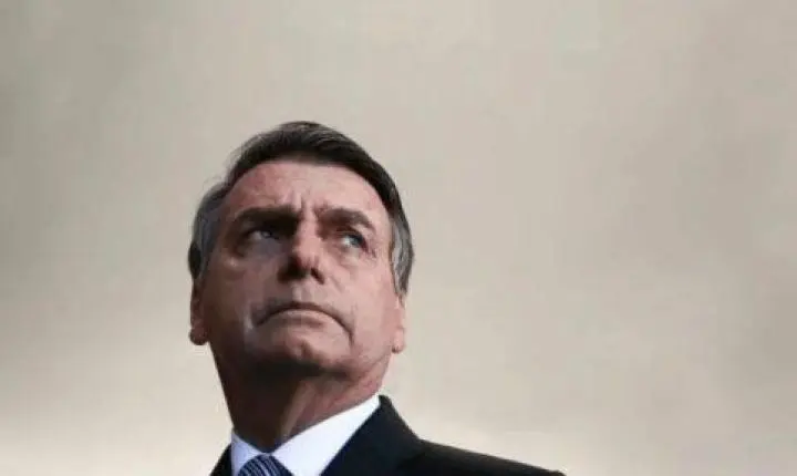 Ex-presidente Bolsonaro solicita autorização ao STF para cirurgia urgente