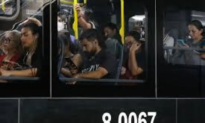 Golpe com 'falso vômito' em ônibus de SP leva a furtos de celulares; vítimas relatam ação rápida e em grupo
