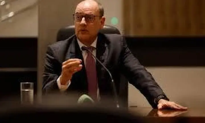 Governador em exercício do RJ exonera mais 93 na secretaria de Governo