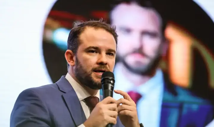 Governo avalia liberar parte do FGTS para o pagamento de dívidas