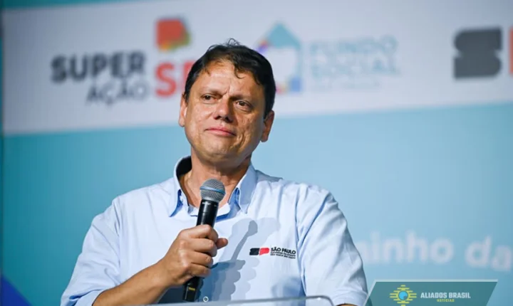Governo de São Paulo distribui máquinas agrícolas a produtores rurais